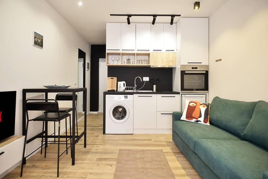 Lina -tia Cozy Studio In Shopping District Apartment Tirana